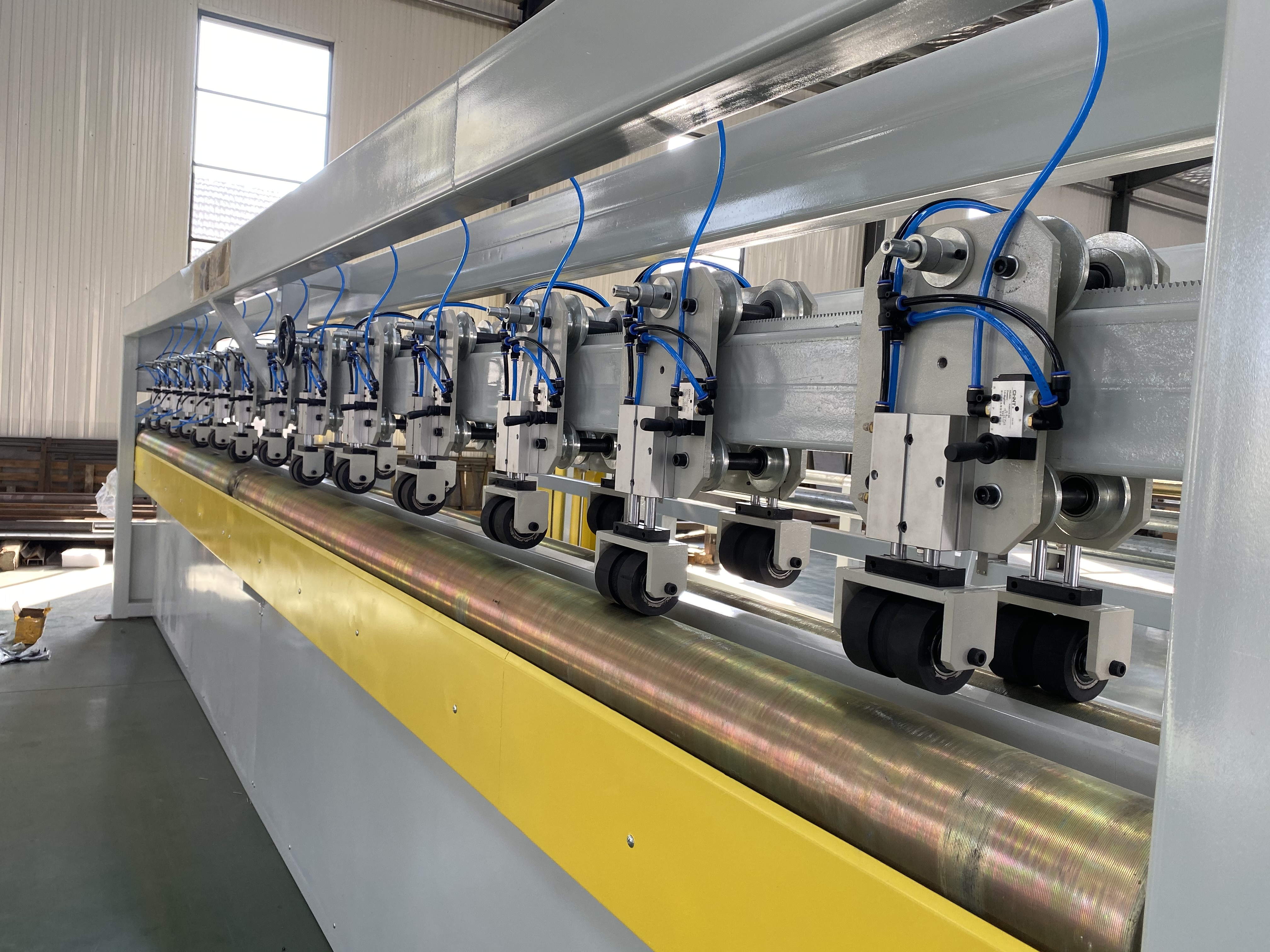 Automated Tarps Eyeleting Machine 